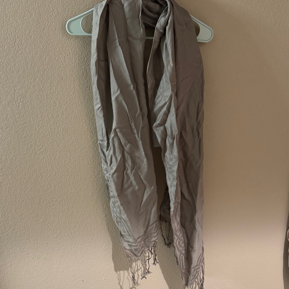 Elegant Taupe Scarf with Fringe